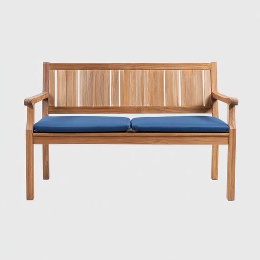Ławka ogrodowa 2 miejsca w litym, naturalnym teku z niebieskimi poduszkami 120 x 65 x 90 cm prostokątna
